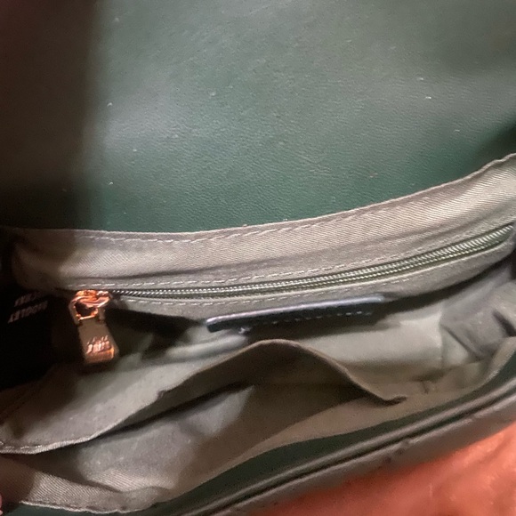 Badgley Mischka Green Quilted Crossbody Bag - Picture 5 of 10